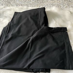 Black J Jill Out and About Kick Flair capri athletic pants in 2X